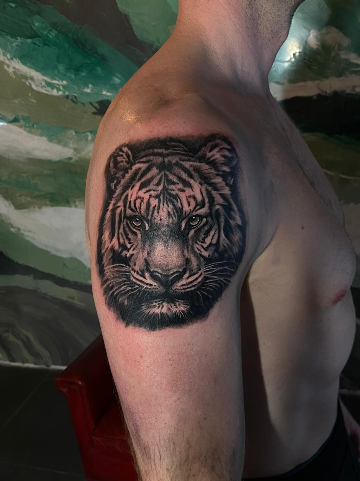 Realistisch tijger tattoo op schouder